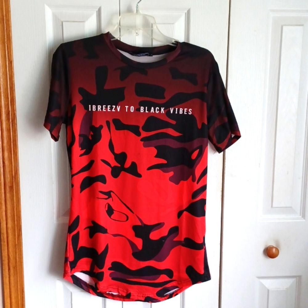 Men slim horse red and black camo shirt..L